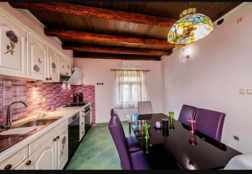 Cozy place near beach in the center Kastel Stari with terrase