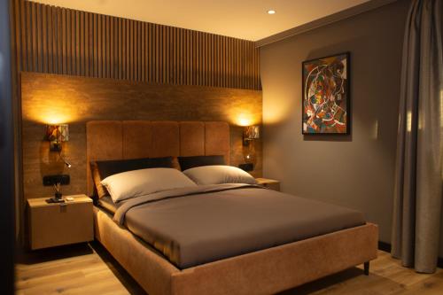 a bedroom with a large bed in a room at Veloralux Apartman in Kovácsszénája
