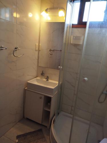 a bathroom with a sink and a shower at casa Andylu in Punta Del Diablo