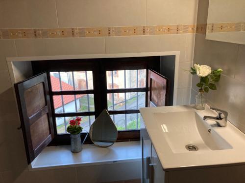 a bathroom with a sink and a window at Casa Piedad in Allence