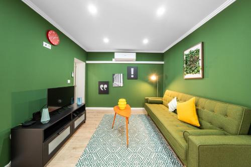 Flat with a Patio Near Liberdade and Marquês AC