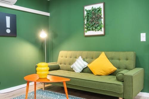 Flat with a Patio Near Liberdade and Marquês AC