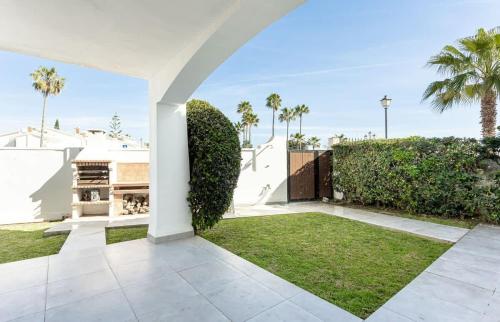 Frontline Beach Townhouse El Rosario- 4 Bedrooms