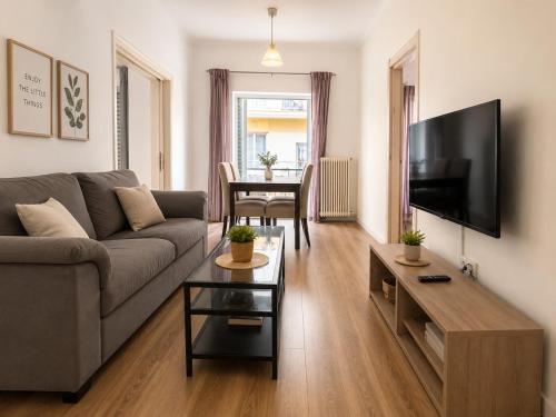 2 bedrooms, 300 meters from Dafni metro