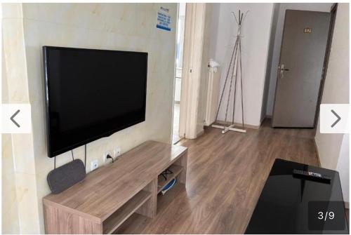 2 bedrooms, 300 meters from Dafni metro