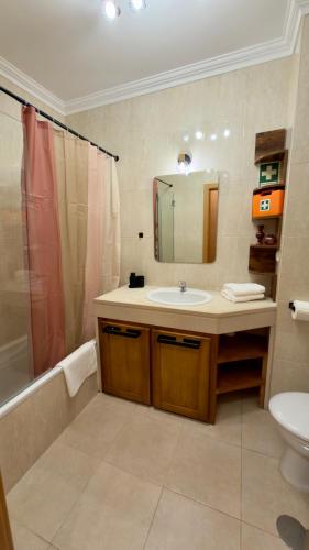 Sunny Algarve Retreat - Pool & 10 min to beach