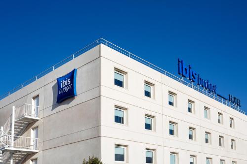 a white building with the litz hotel sign on it at Ibis Budget Madrid Alcorcón Móstoles in Alcorcón