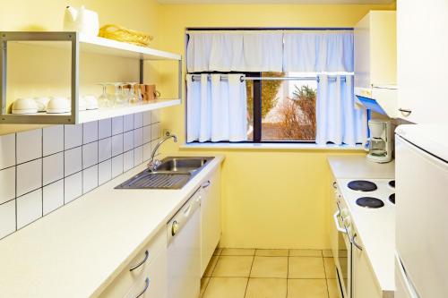 Cuisine ou kitchenette dans l'établissement Guesthouse Sunna