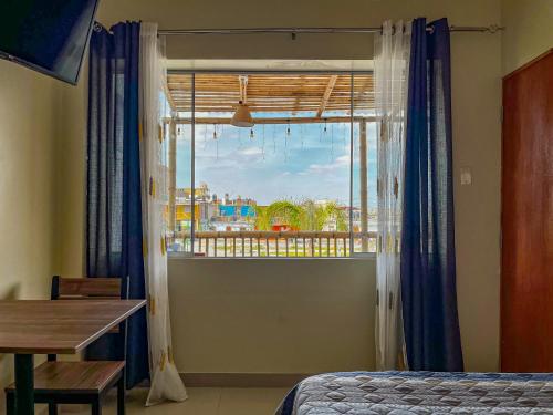 a bedroom with a bed and a window with a view at Hospedaje Josué Paracas in Paracas