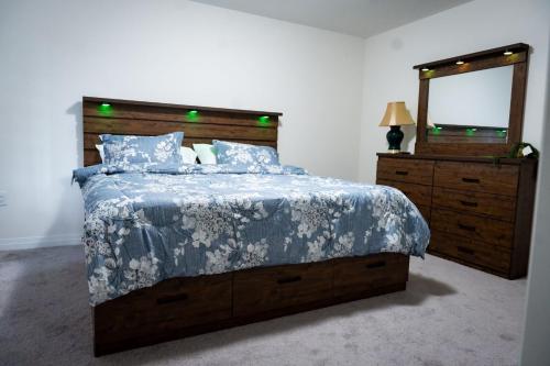 a bedroom with a bed and a dresser and a mirror at Hiltons Villa in Brampton