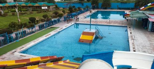 an overhead view of a large swimming pool at Gopika Resort in Vrindāvan