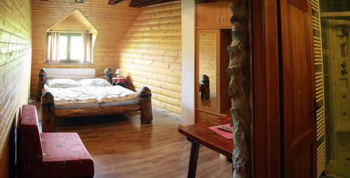 Giường trong phòng chung tại Zrub Benango