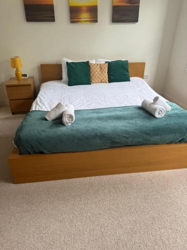 a bedroom with a large bed with towels on it at 2Bedroom City Centre Cozy Flat in Cambridge