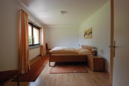 Postel nebo postele na pokoji v ubytování Ferienwohnungen Fliegerstrasse