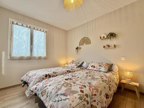 a bedroom with a bed and two windows at Eyhegaya in Ordiarp