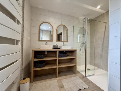 a bathroom with a sink and a shower at Eyhegaya in Ordiarp