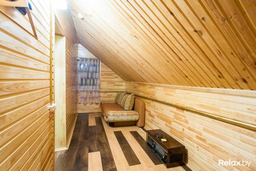 a sauna with a bench in a wooden cabin at Agrosadba Dubki in Apchak