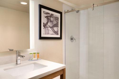 Ramada by Wyndham Clarion – Photos 2