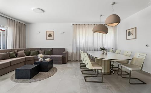 New! Seaview Villa Mare: Your Perfect Coastal Getaway