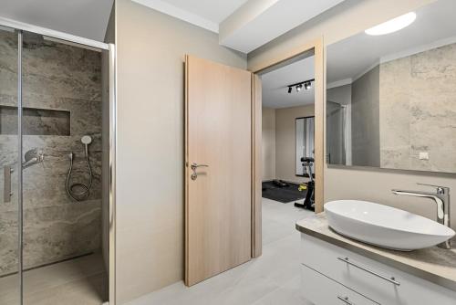 New! Seaview Villa Mare: Your Perfect Coastal Getaway