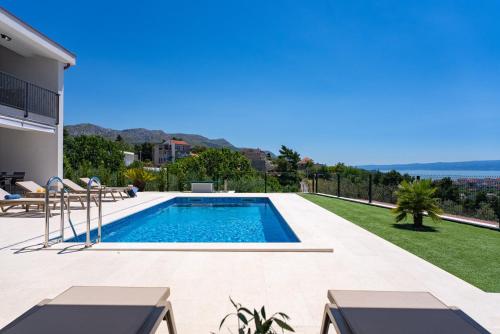 New! Seaview Villa Mare: Your Perfect Coastal Getaway