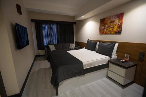 a small bedroom with a bed and a window at Devin Otel in Isparta