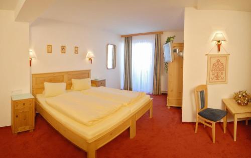 Кровать или кровати в номере Landhotel Kielhuberhof