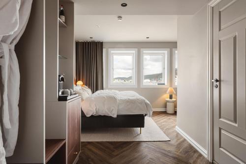 a bedroom with a bed and a window at St Elisabeth Hotel & Spa in Tromsø
