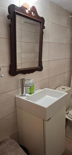 Apartment by the Sepolia metro