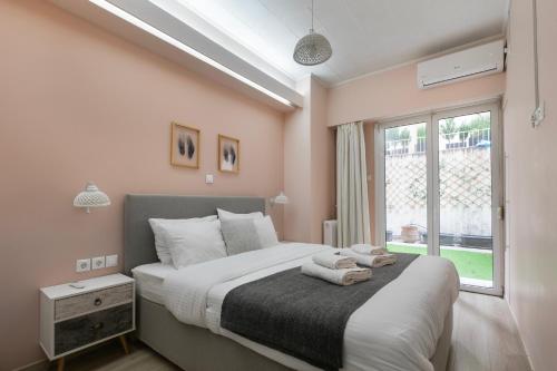 City Vibes - 2-BR Apartment with Garden & Backyard in Kolonaki