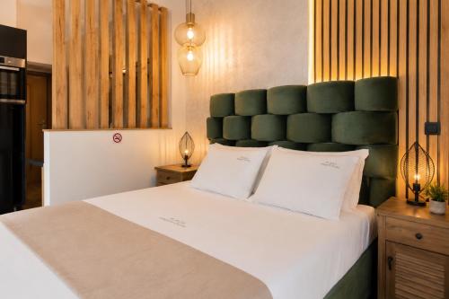 PLAZA ELEGANT SUITE by Evagelias Homes Volos
