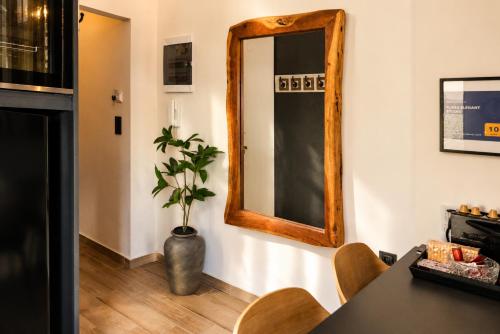 PLAZA ELEGANT SUITE by Evagelias Homes Volos