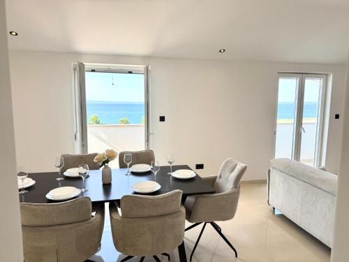 Diora Luxury Seafront Apartment - Panoramic Sea View