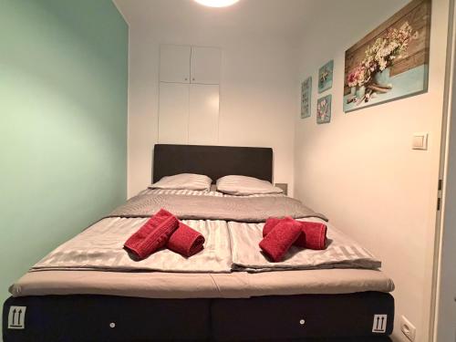 N14 Enjoy Apartments, AC ,quiet street, two bedrooms sleeps 6, very Spacey
