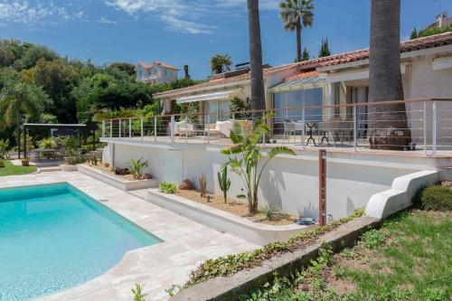 Elegant Mediterranean villa, Sea view & garden