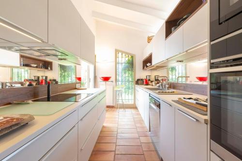 Elegant Mediterranean villa, Sea view & garden