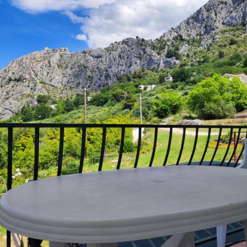 Apartment with 2 balconies and sea view