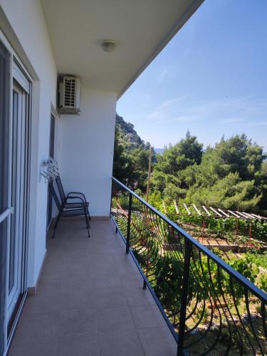 Apartment with 2 balconies and sea view