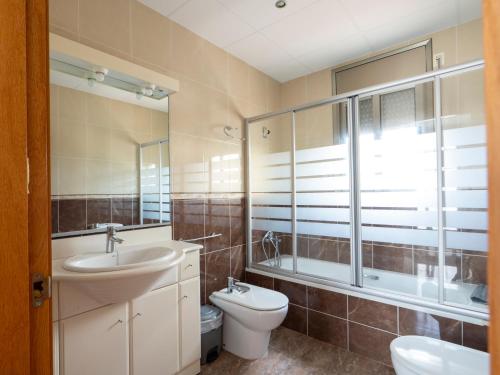 a bathroom with a toilet and a sink and a shower at Villa Victor in Riumar