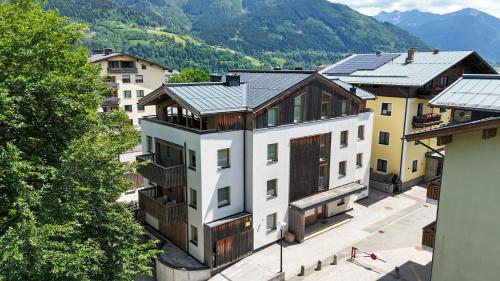 Zell City Exclusive Lodges by All in One Apartments