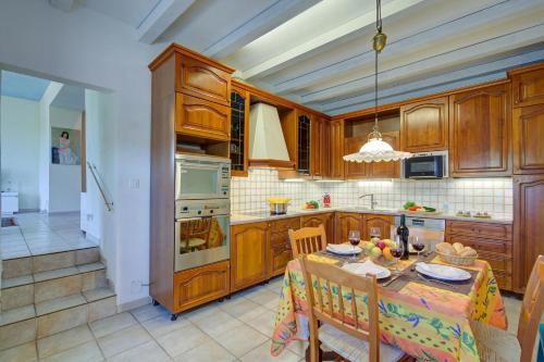 Villa Lake View With BBQ - Happy Rentals