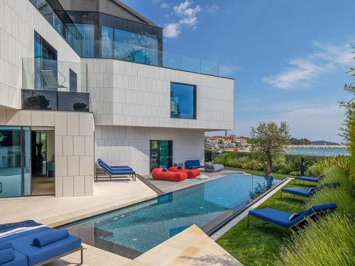 Striking Istria Villa 5 Bedrooms Villa Rojska Beachfront Location