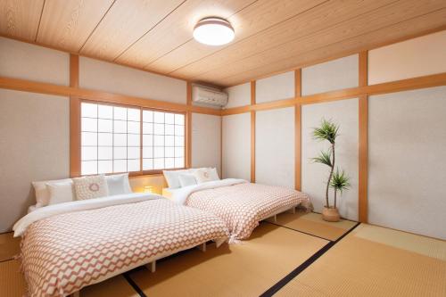 136sqm Entire Japanese House 6 Min to JR Teradacho Kids Room and Home Theater Sleeps 10 Easy Access to Tennoji and Namba