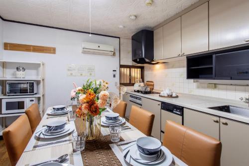 136sqm Entire Japanese House 6 Min to JR Teradacho Kids Room and Home Theater Sleeps 10 Easy Access to Tennoji and Namba