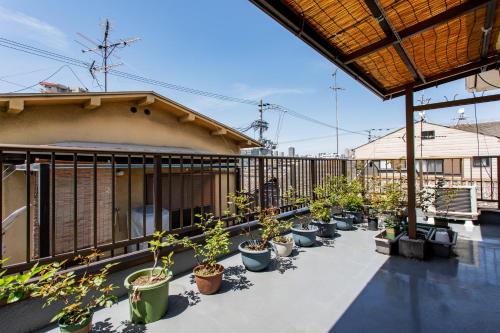136sqm Entire Japanese House 6 Min to JR Teradacho Kids Room and Home Theater Sleeps 10 Easy Access to Tennoji and Namba