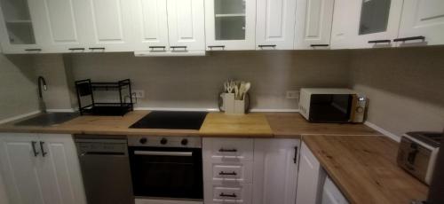 Renovated 3BR Oasis with AC - Steps to Beach