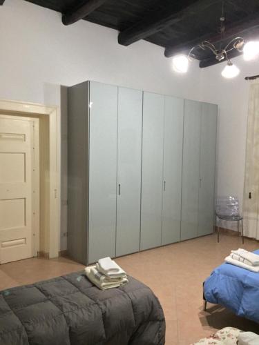 a bedroom with white cabinets and a bed in it at B&B Pozzo dei Desideri in Fisciano