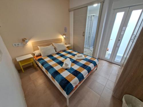 a bedroom with a bed with a view of the ocean at Alcazaba Home in Almería
