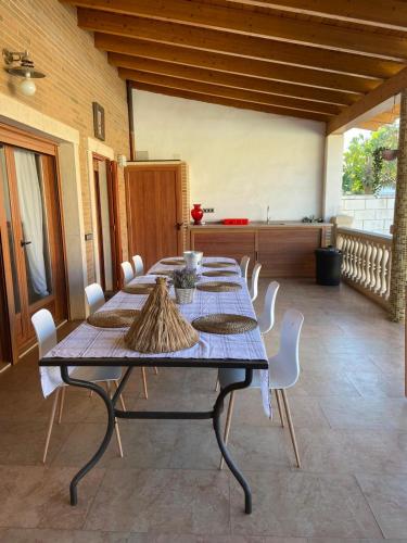 Beach house with private pool, aa and bbq in front of the sea