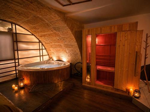 Loft hôtel, jacuzzi privatif, sauna et cinéma
